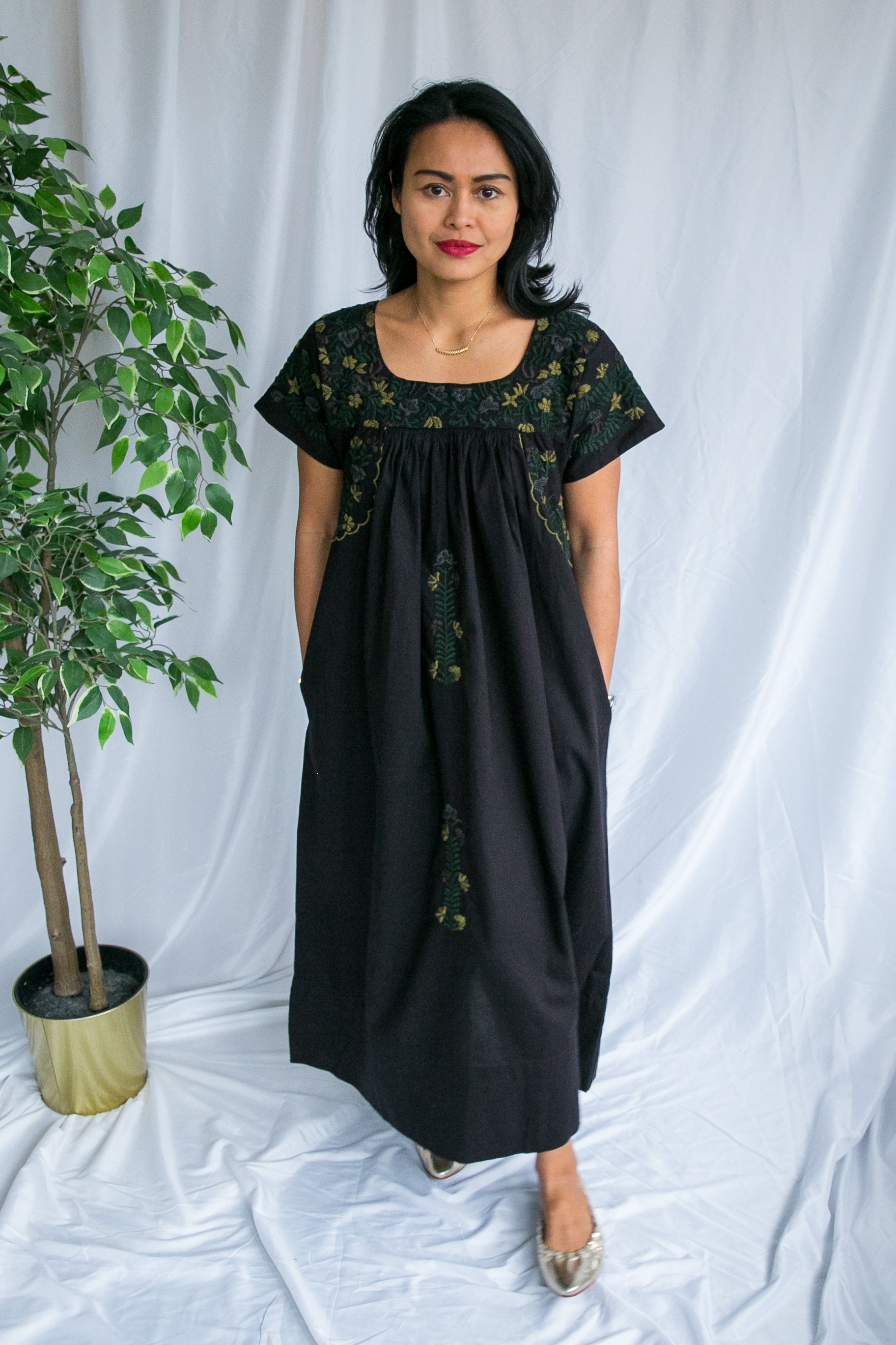 Mexican embroidered kaftan dress - in black